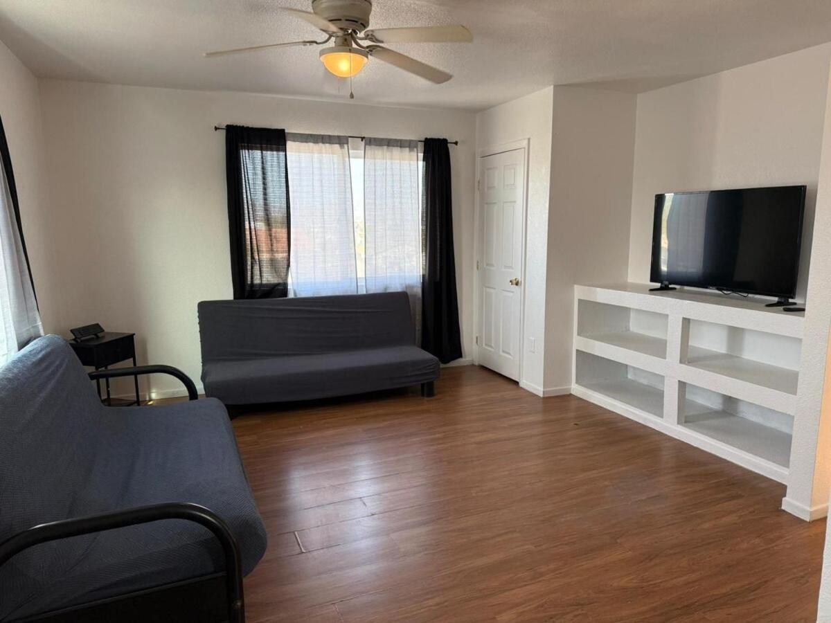 Apartment Flowers Downtown Vegas
